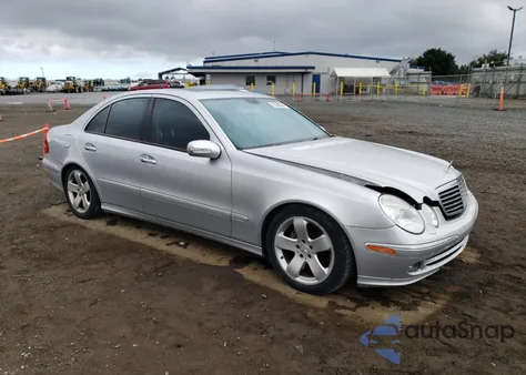 2006 Mercedes-Benz E 500 z USA, uszkodzony, nr VIN WDBUF70J96A870767